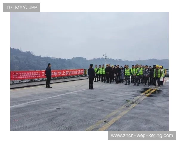 海事部门与体育机构联合开展老年海上应急演练 海事部门与体育机构联合开展老年海上应急演练
